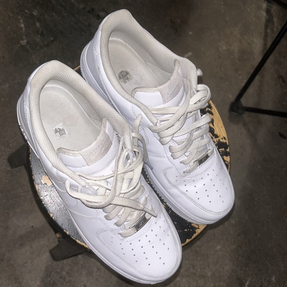 Used NIKE WHITE AIR FORCE ONES 10.5US With Discount Shipping! - Picture 4 of 6